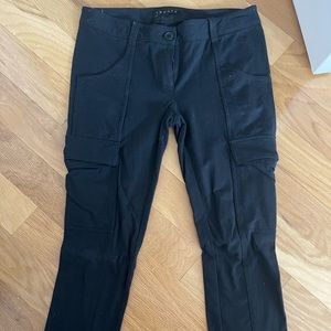 Theory black legging pant with pockets.